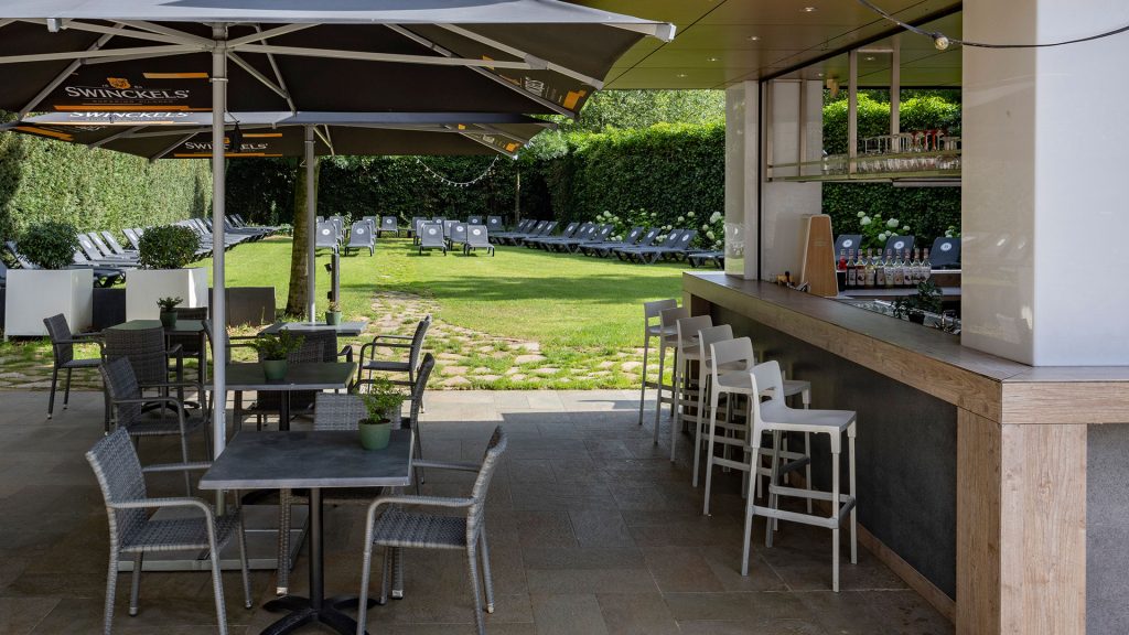 Buitenbar met terras
