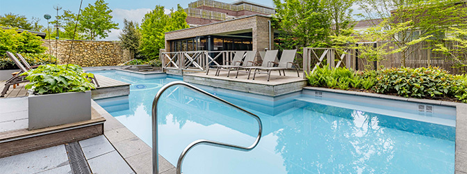 672 x 250 BLUE Wellnessresort Zeeland Buitenbad