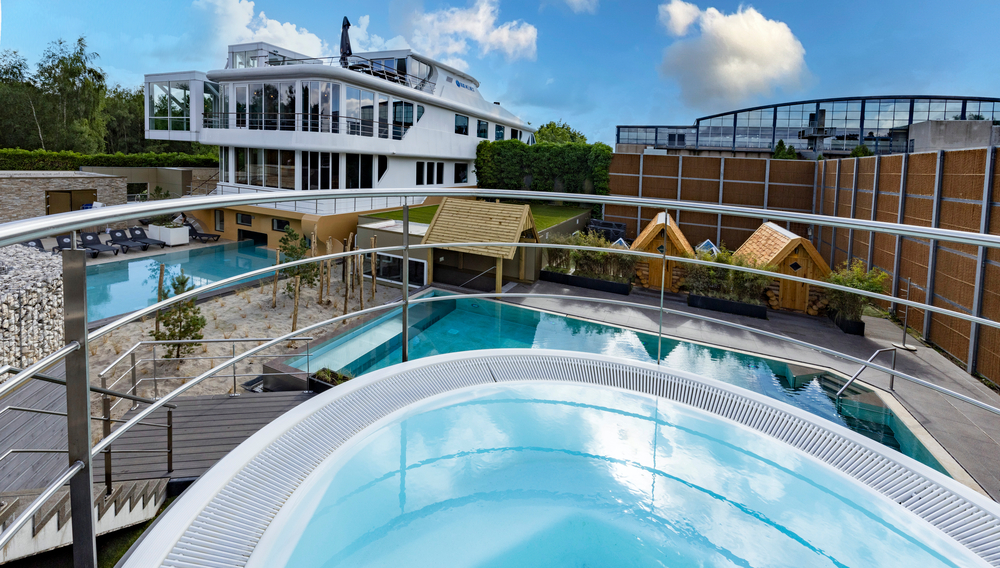 Hot tub